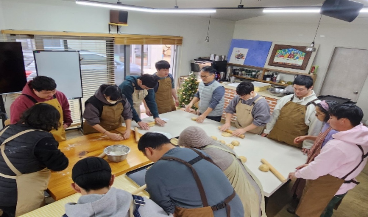 [큰나무캠프힐 사회적협동조합] 빵 굽는 청년 매니저들의 버팀목이 되어주세요!